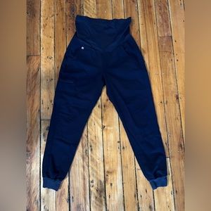 Maternity figs joggers